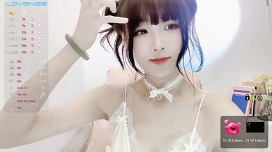 stripchat【Swag_SASA】百变小魔女~!蓝芽跳蛋~白虎骚逼 (7)